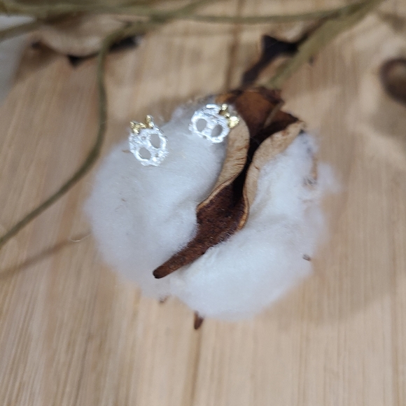 💀💀NEW💀💀CUTE!! Skeleton head with Gold Bow in 925 Sterling Silver - Picture 8 of 16